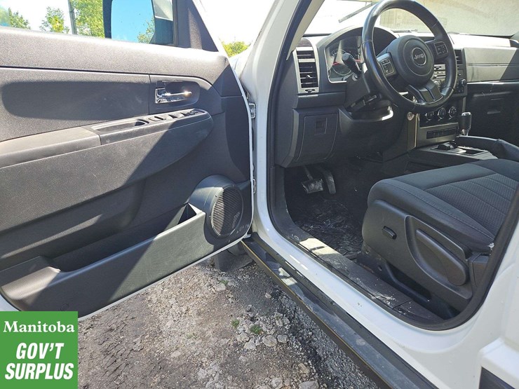 2012-jeep-liberty-image-16