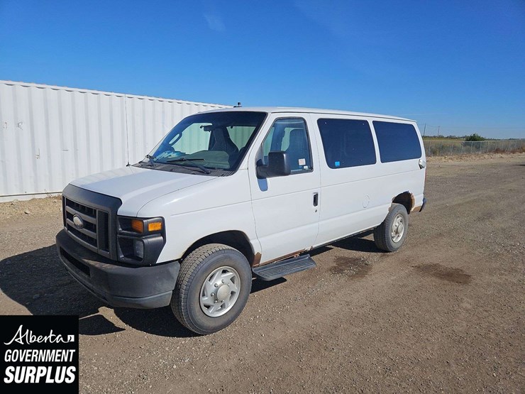 2014-ford-cargo-image-1
