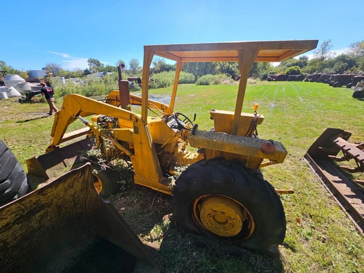 #2532-•-massey-ferguson-80b-loader-tractor-image-6