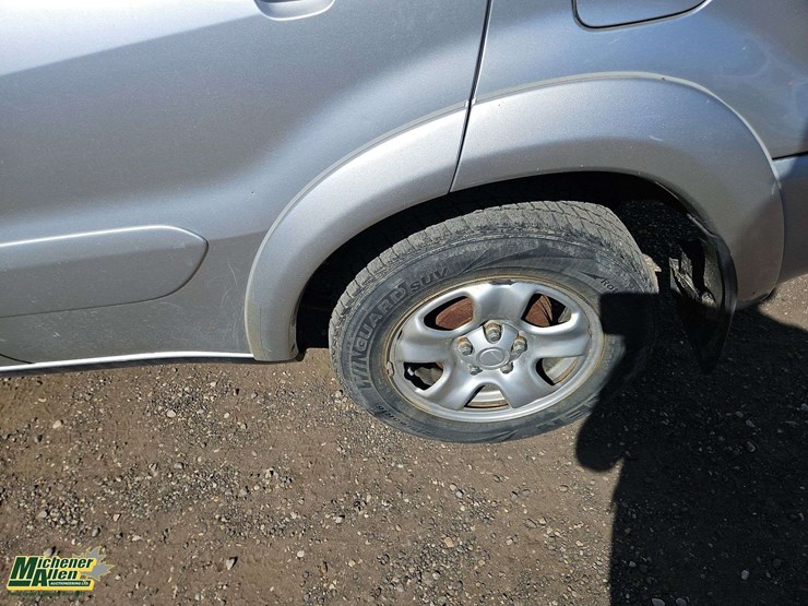 2004-toyota-rav4-image-10