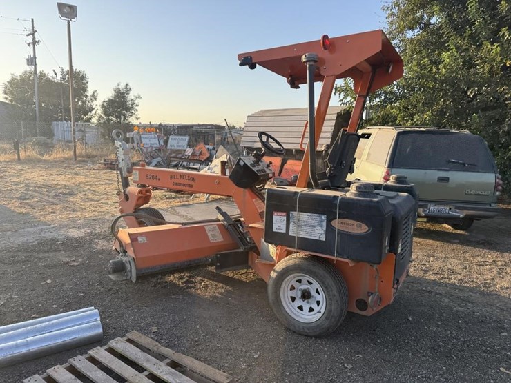 lay-mor-sm-300-3-wheel-broom-image-2