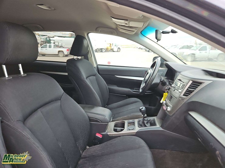2011-subaru-outback-image-17