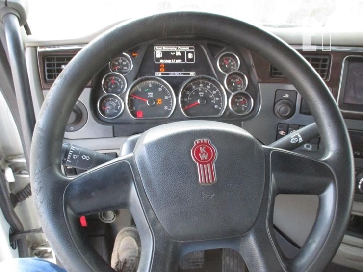 2020-peterbilt-579-image-14
