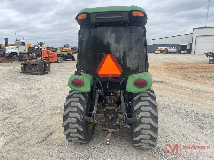 john-deere-3320-image-4