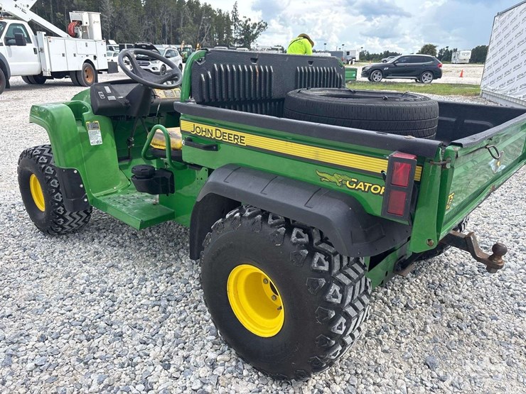 2017-john-deere-gator-image-4