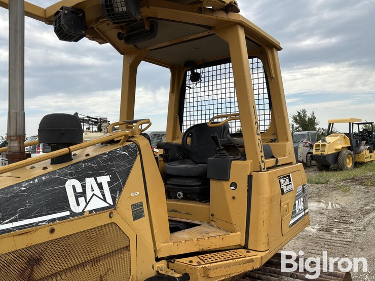 2006-caterpillar-d4g-image-13