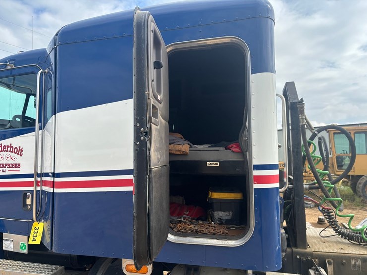2014-peterbilt-384-image-127