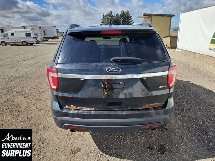 2017-ford-explorer-image-6