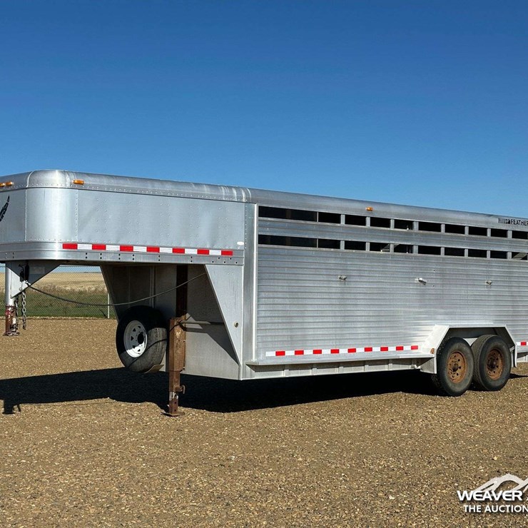 2006 FEATHERLITE 8127