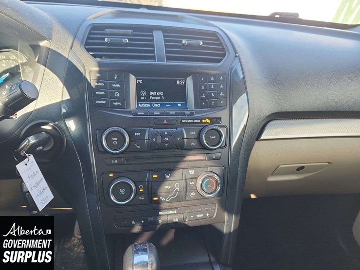 2017-ford-explorer-image-22