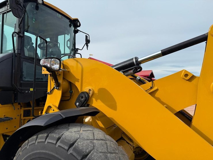 caterpillar-938m-image-38