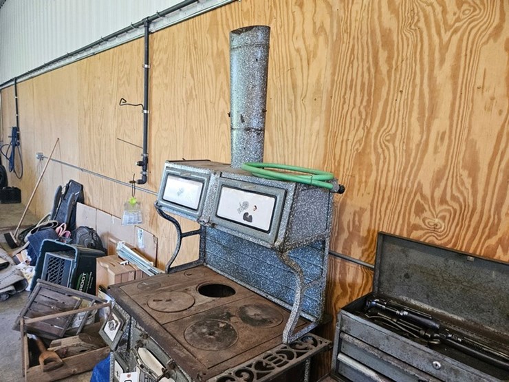 #2517-•-wrought-iron-range-co.-b30-antique-stove-image-4