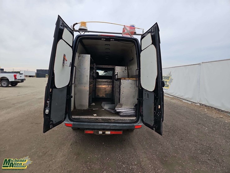 2013-mercedes-benz-sprinter-3500-image-24