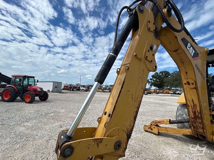 2017-caterpillar-420f2-it-image-23