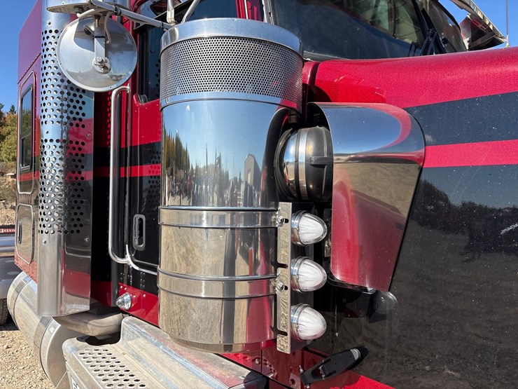 2023-kenworth-w900l-image-26