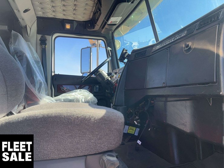 2018-western-star-4900-image-16