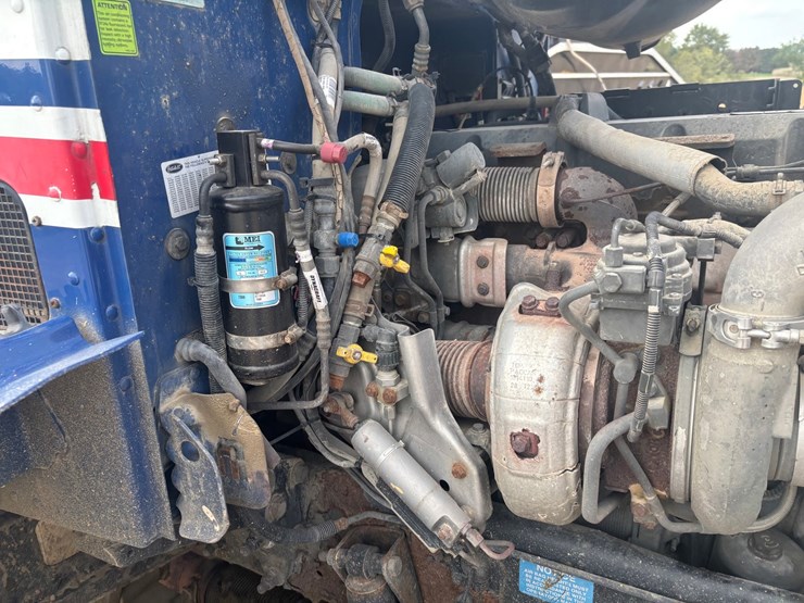 2014-peterbilt-384-image-41
