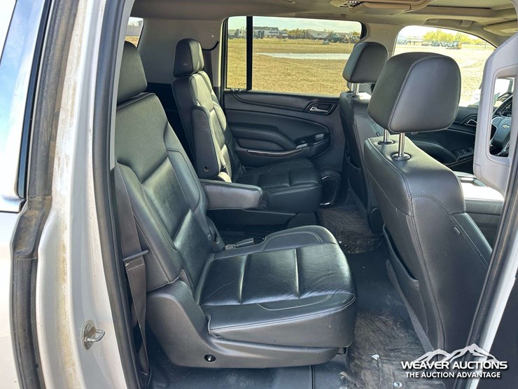 2018-chevrolet-suburban-image-32