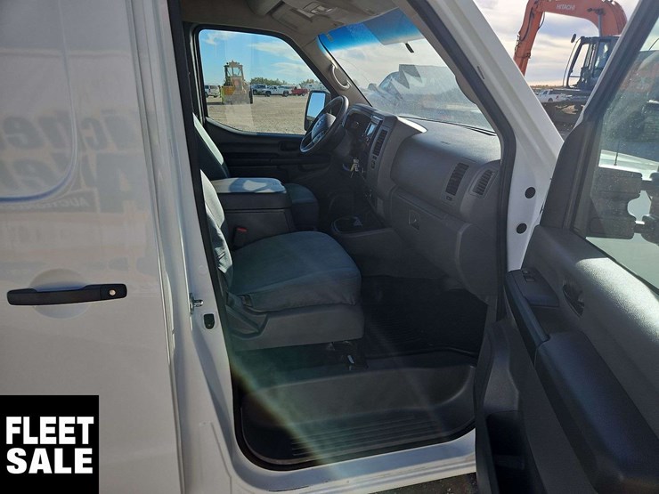 2019-nissan-nv3500hd-image-25