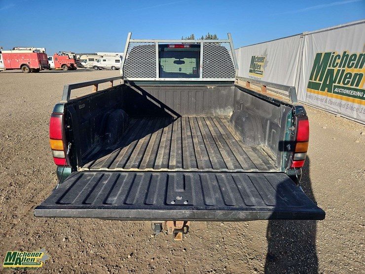 2004-gmc-sierra-2500hd-image-15