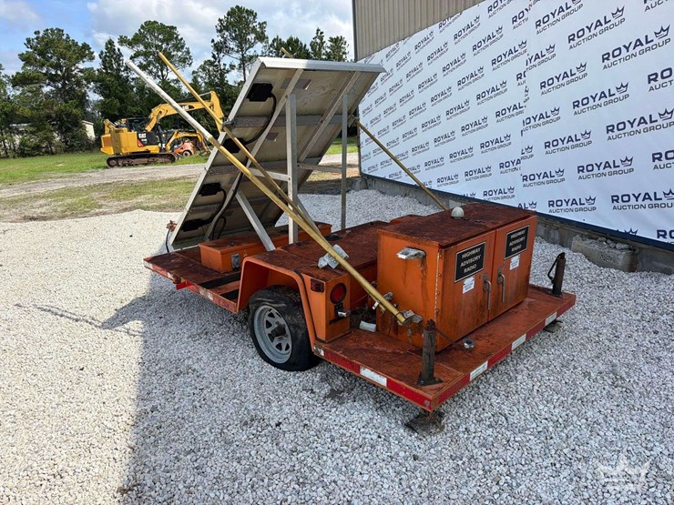 2006-automotive-transformation-solar-highway-advisory-radio-trailer-image-3