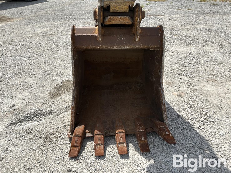 2011-deere-220dw-image-19