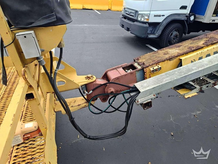 2005-manitowoc-t40-4x4-40ft-articulating-boom-lift-image-19