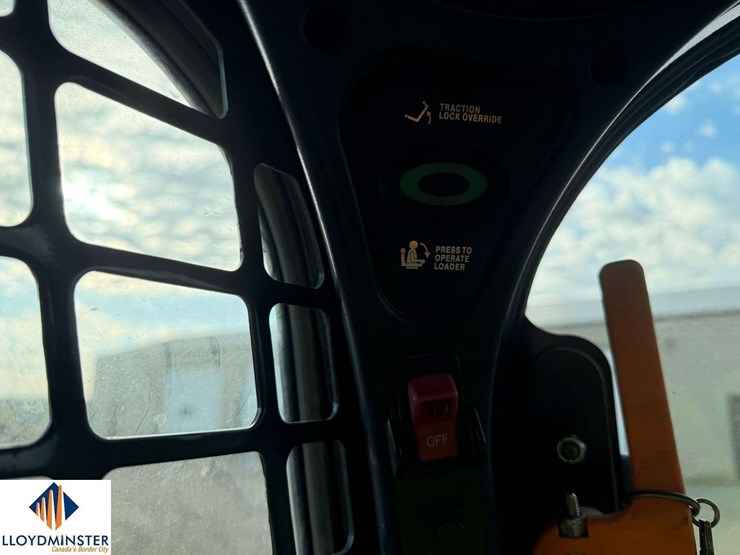 2015-bobcat-s570-image-18