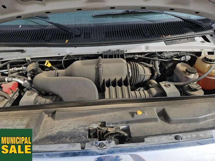 2014-ford-cargo-image-23