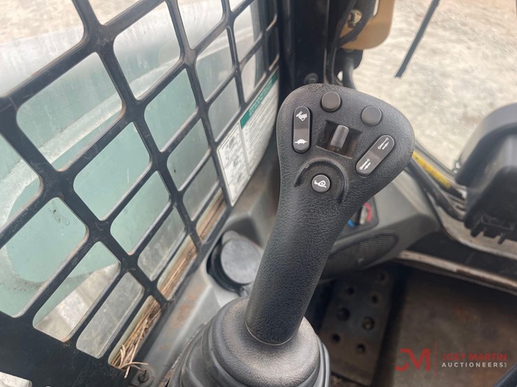 2011-bobcat-s850-image-24
