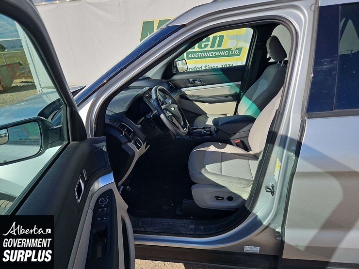 2018-ford-explorer-image-13