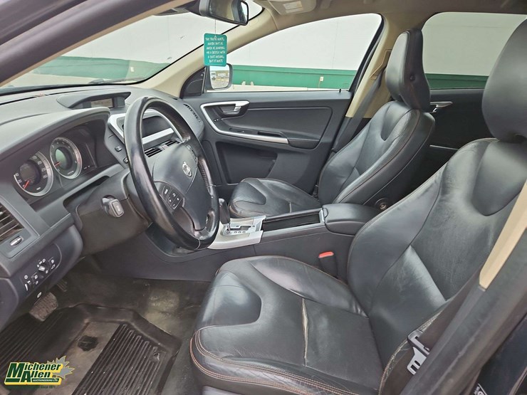2010-volvo-xc60-image-13