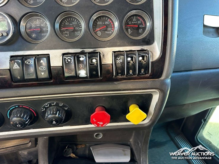 2011-kenworth-t800-image-25