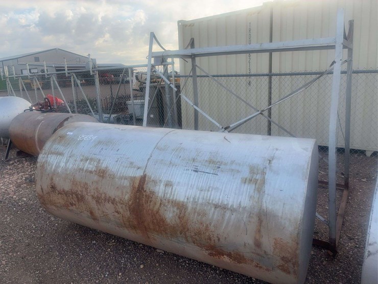 farm-fuel-tank-with-stand-image-2
