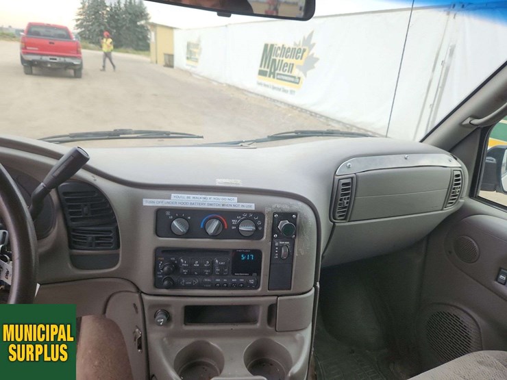 2004-gmc-safari-image-13