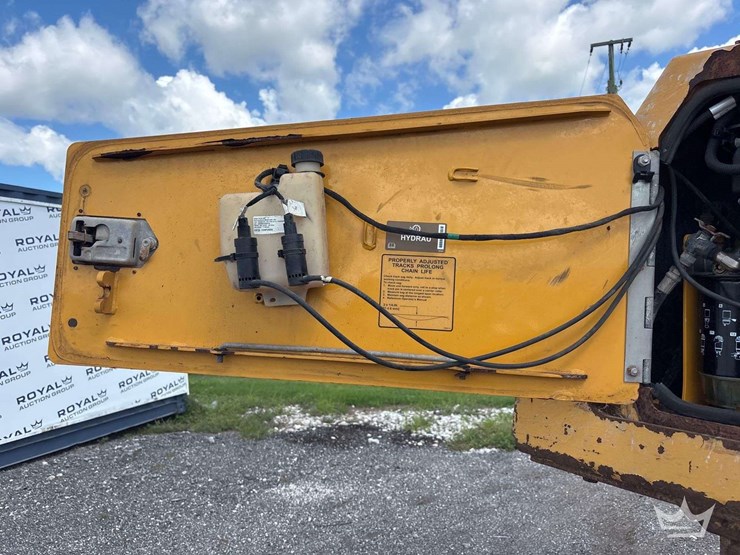 2020-deere-750l-lgp-image-10