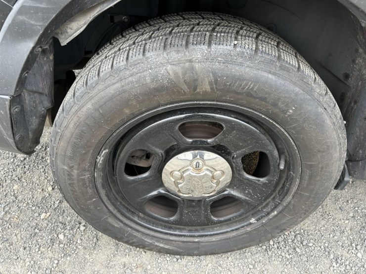 2014-ford-explorer-image-30