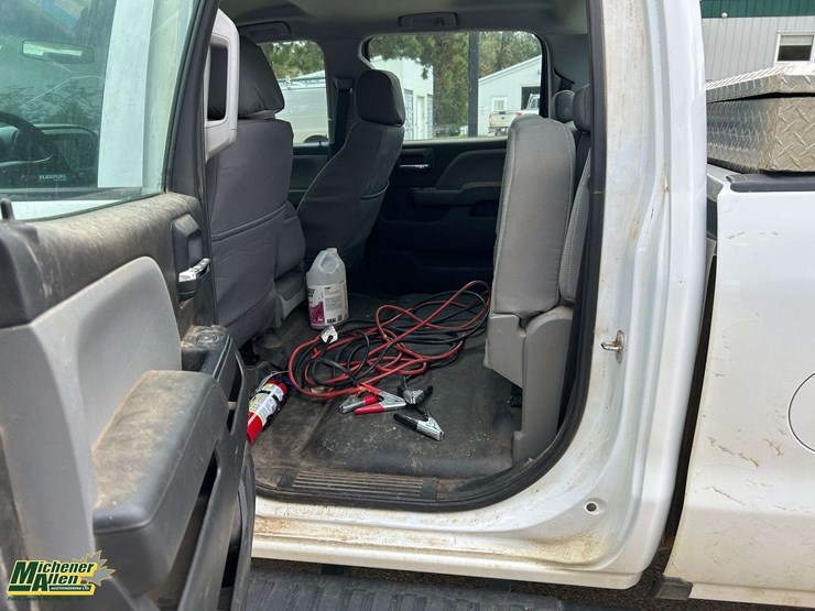 2018-chevrolet-silverado-2500hd-image-10