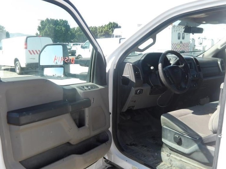 2017-ford-f550-image-24