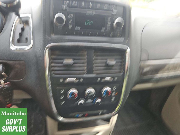 2011-dodge-grand-caravan-image-27