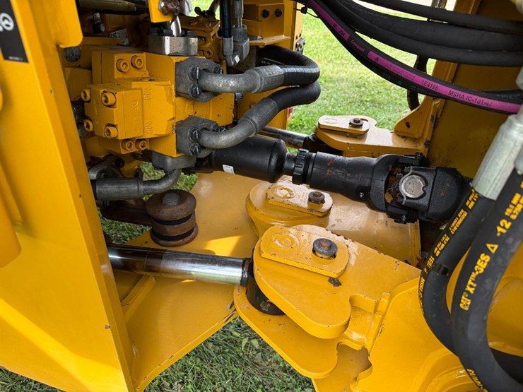 caterpillar-938m-image-45