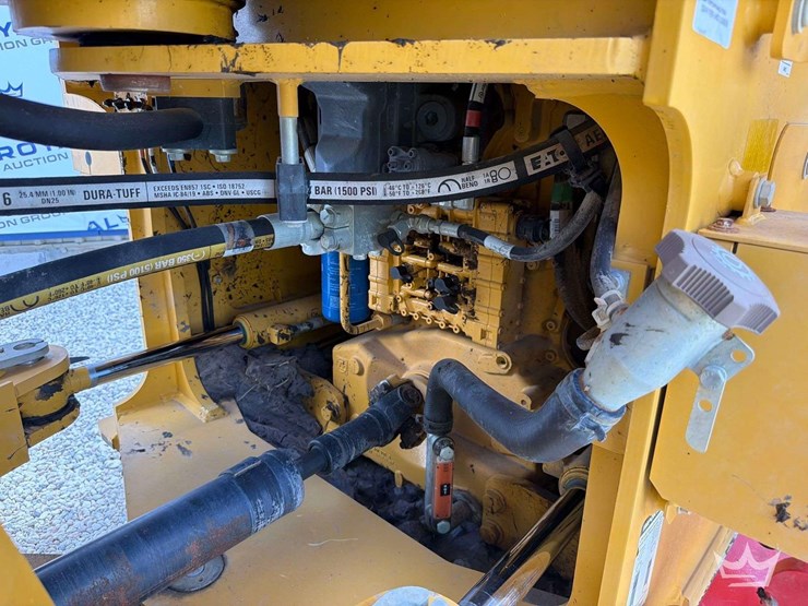 2022-john-deere-524-image-26