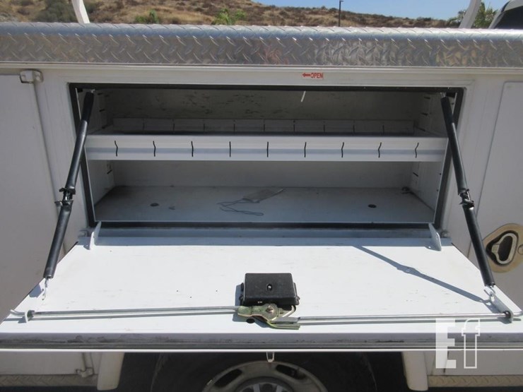 2016-chevrolet-2500hd-image-14