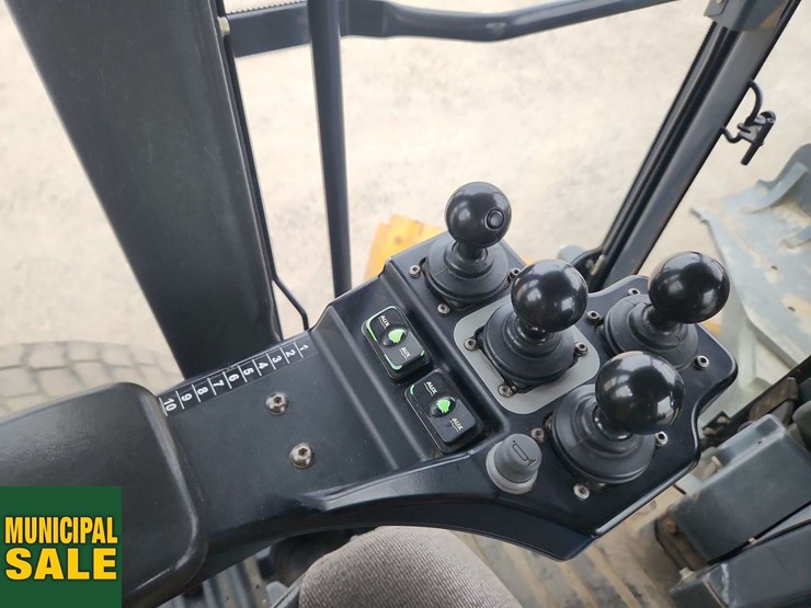 2012-deere-770gp-image-17