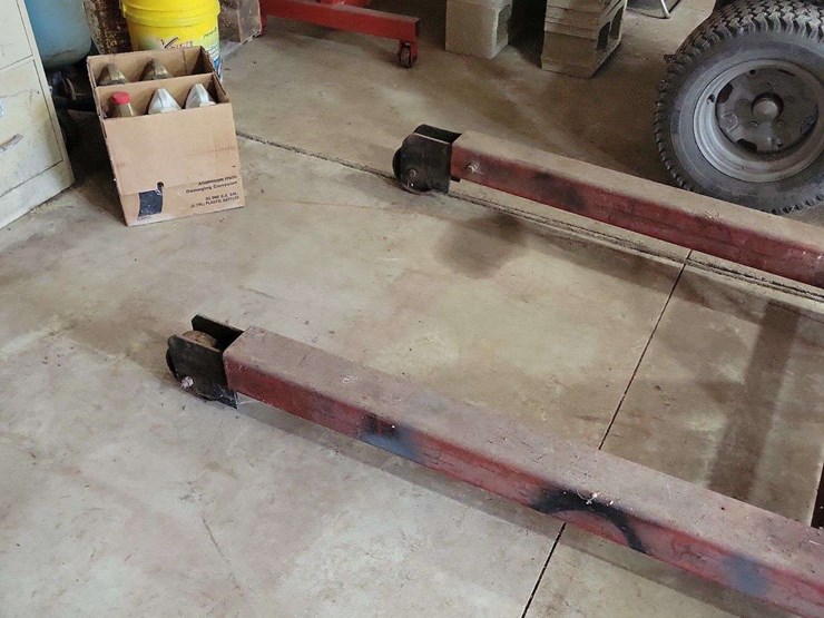 red-shop-crane-with-hydraulic-lift-and-chain-hoist-image-4