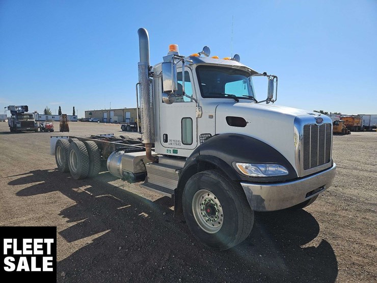 2015-peterbilt-348-image-2