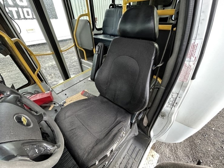 2016-chevrolet-express-paratransit-bus-image-21
