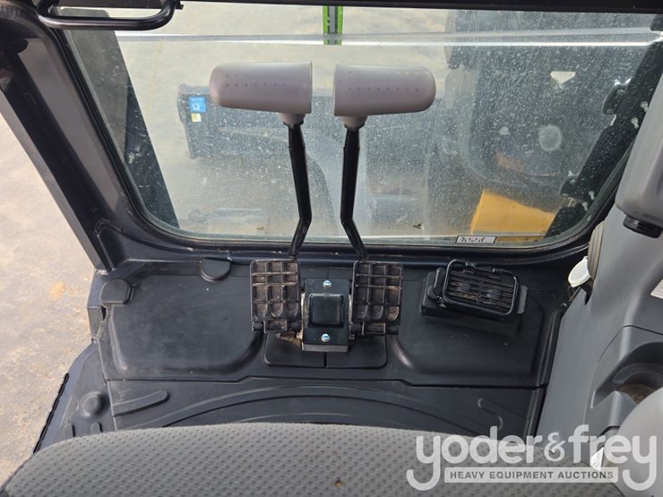 2020-deere-60g-image-54