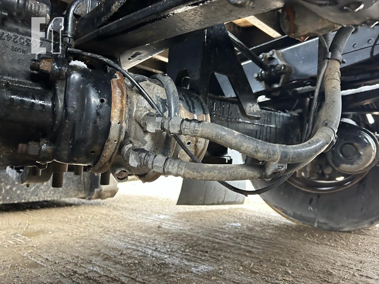 2015-volvo-vnm62t630-image-13