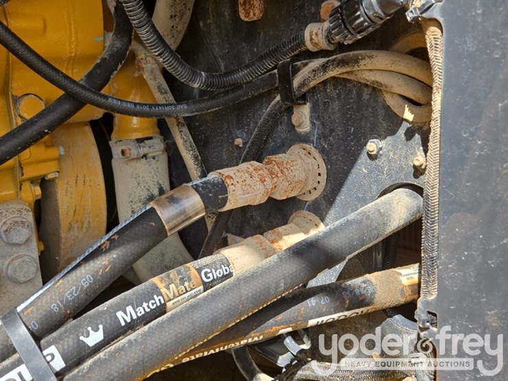 2019-deere-744k-image-40